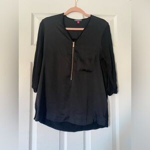 Vince‎ Camuto Black V-Neck Top With Zipper Size Medium